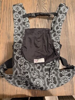 Petunia Picklebottom Black and White Patterned Carrier